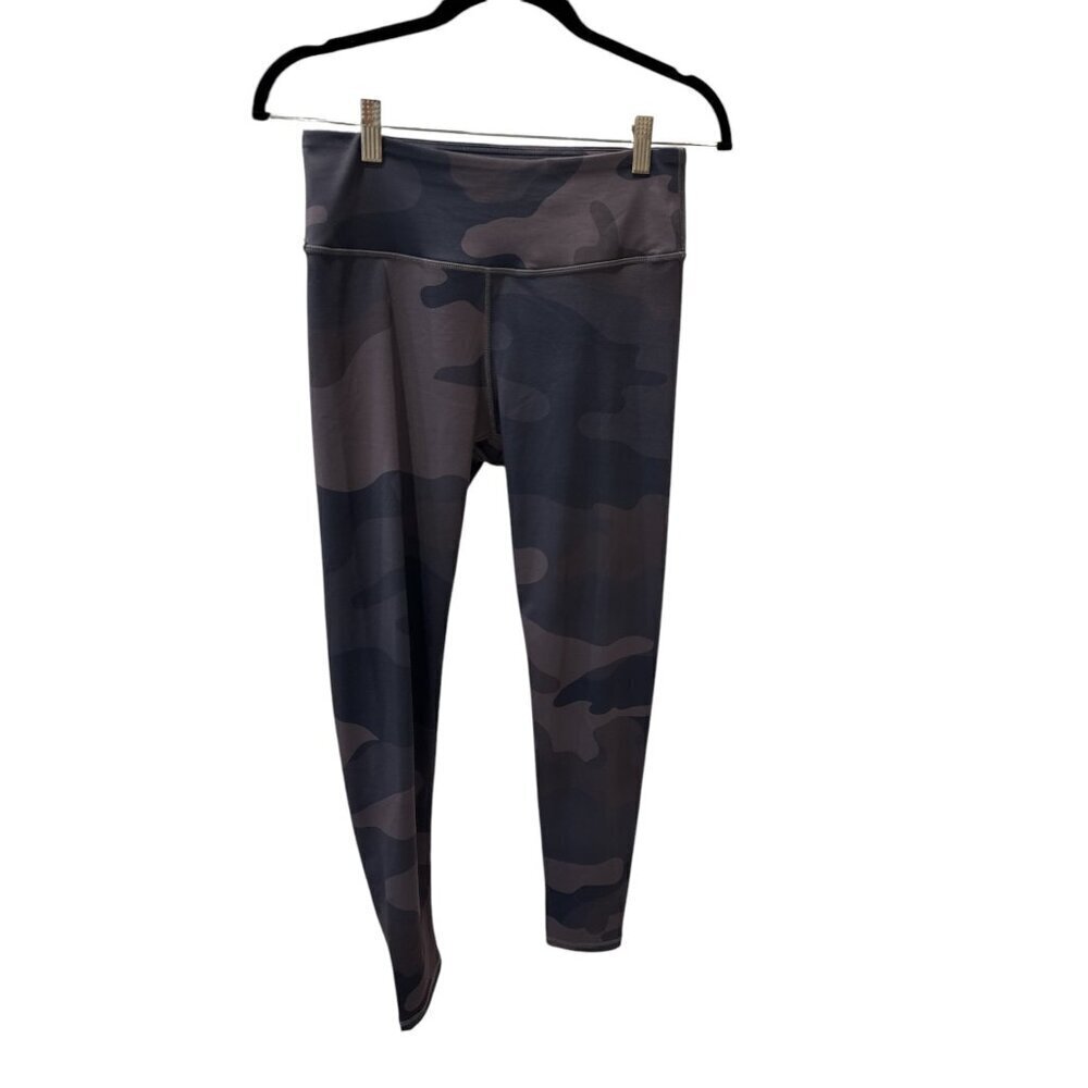 Yelete Active Camo Print High-Waisted Leggings Size M - Good Used Condition